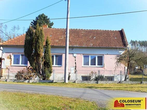 Pohled z ulice – Uhřice – prodej domu