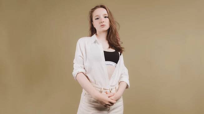 ZoeGraham2_photo by Julian Bailey