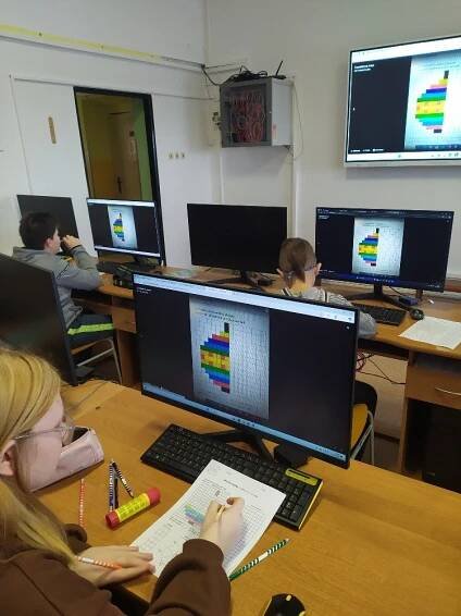 Vánoční tvoření v hodinách informatiky – 4. – 8. třída - ZŠ Dyjákovice