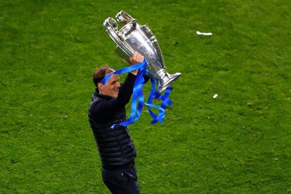 Thomas Tuchel slaví po vítězství ve finále Ligy mistrů.
