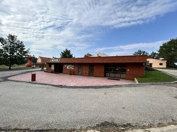 Infocentrum Safari Resort Hluboká U Borovan – Stavopro.cz