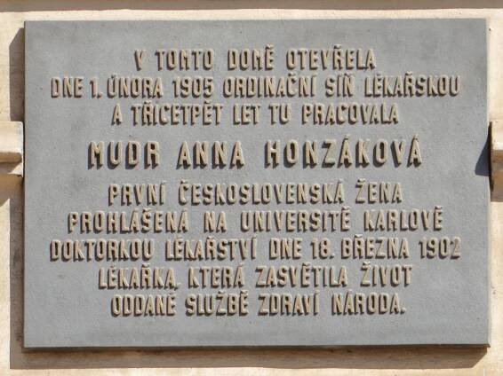 Fotografie - Pamětní deska Anny Honzákové - 15.06.2022