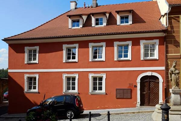 Soubor:Cheb Růžová 10 čp. 361 srpen 2019.jpg