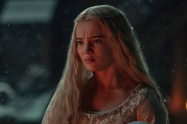 Zaklínač - Zrnko pravdy - Z filmu - Freya Allan