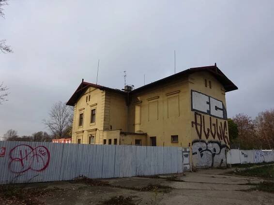 Fotogalerie • Bývalá nádražní budova Praha-Libeň Dolní nádraží (Historická budova) • Mapy.com