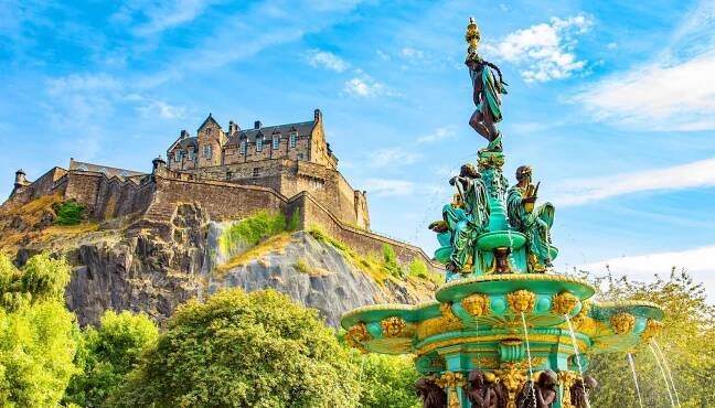 panorama starého města edinburghu a rossova fontána, skotsko - skotsko - stock snímky, obrázky a fotky
