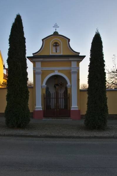 Soubor:Výklenková kaple, Doubravice nad Svitavou, okres Blansko.jpg