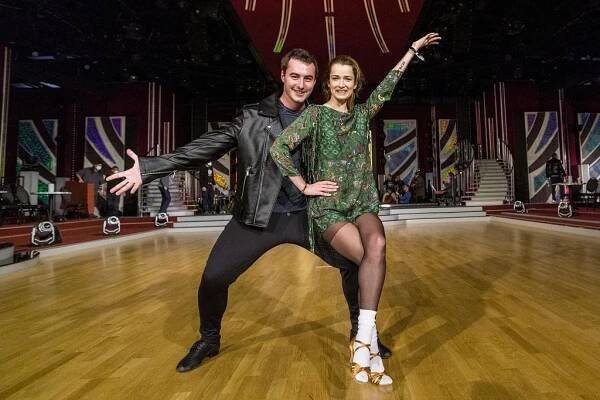 Takhle vypadal první trénink nových párů StarDance: Šoposká, Hlaváčková, Černochová s náhradními tanečníky