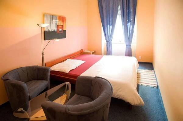 Čtyřlůžkový pokoj Čtyřlůžkový pokoj s přistýlkou - Club Hotel Praha