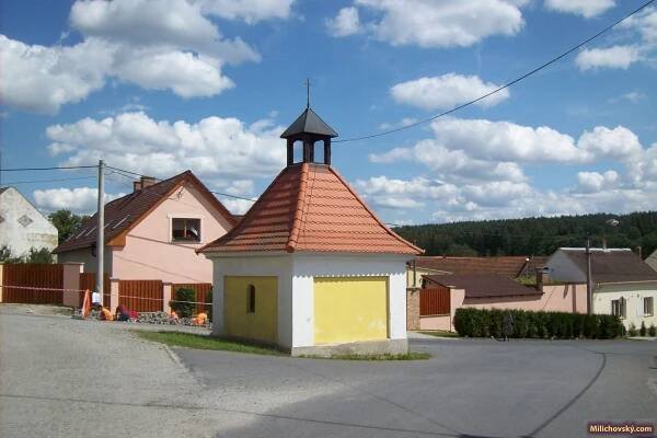 Fotografie - Příšov - kaplička na návsi - 26.07.2009