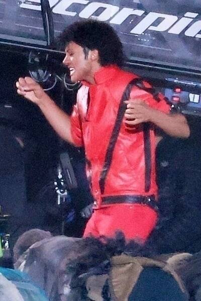  Jaafar Jackson channels an uncanny resemblance to his late uncle, Michael Jackson, as he immerses himself in recreating iconic scenes from the legendary 