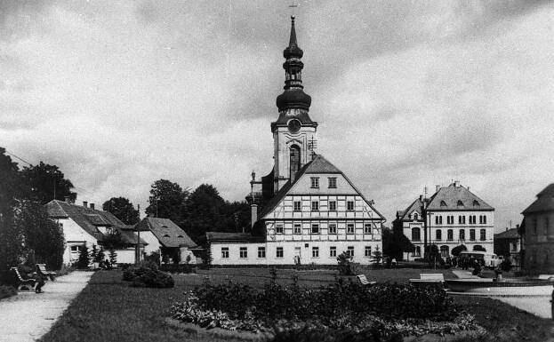 Varnsdorf, kostel sv. Petra a Pavla; po roce 1945 (sbírka Jiřího Fiedlera).