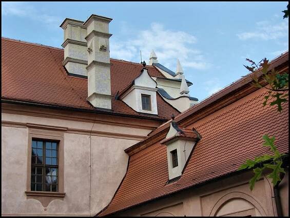 STARÝ ZÁMEK (L)