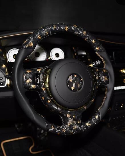 Auto pro Michala Davida: Mansory se překonalo a připravilo kolotočářský Rolls-Royce plný zlata