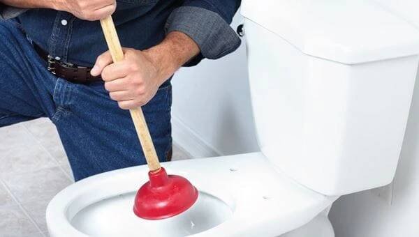 Jak vyčistit ucpané WC_1