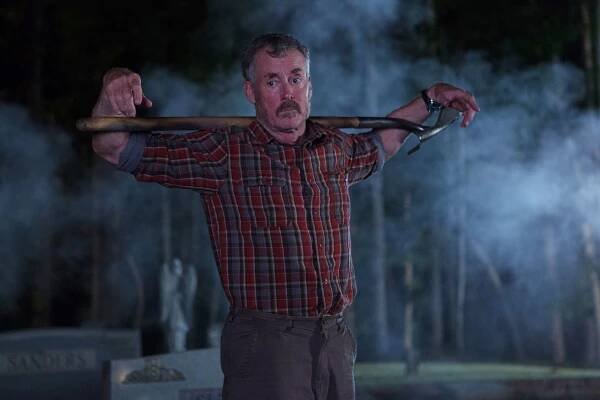 Stan Against Evil - Dig Me Up, Dig Me Down (S01E01) (2016)
