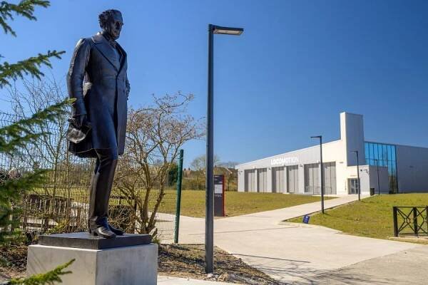 Robert Stephenson statue goes on display at the Locomotion Museum, marking 200 years of the British passenger railway: Robert Stephenson statue loaned by HS2 to Locomotion museum in Shildon - Marking 200 years since the first passenger railway ran in the UK.