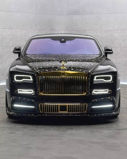 Auto pro Michala Davida: Mansory se překonalo a připravilo kolotočářský Rolls-Royce plný zlata