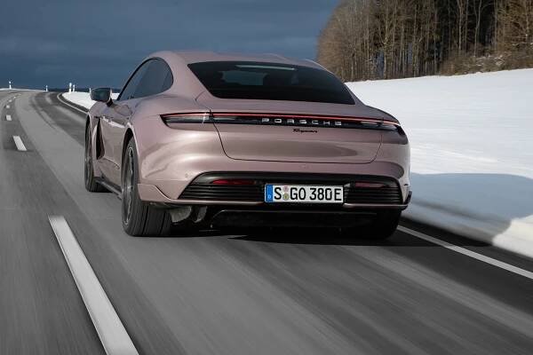Porsche Taycan: Podrobné specifikace vozidel & Interaktivní nástroj pro srovnání
