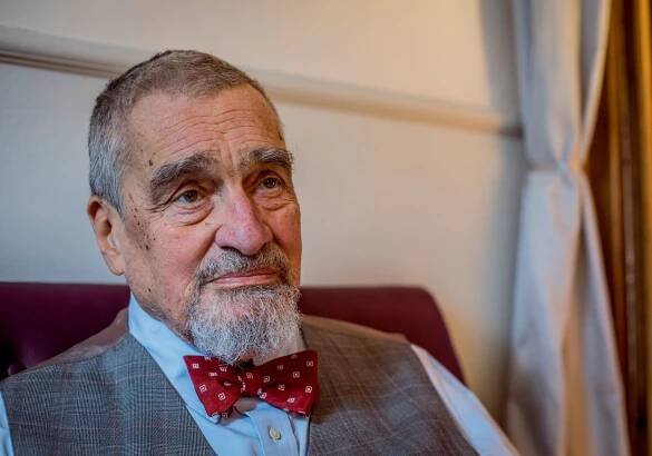 Zemřel noblesní politik staré školy. Nejlépe ho charakterizoval jeho vlastní vtip