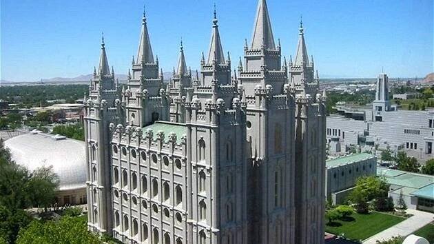 Věří v posmrtné vztahy, nepijí víno, oblékají bílé prádlo. Tak žijí mormoni - iDNES.cz