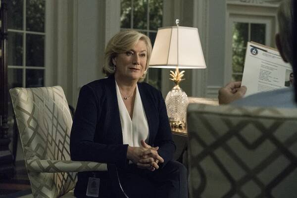 Domek z karet - 55. kapitola - Z filmu - Jayne Atkinson
