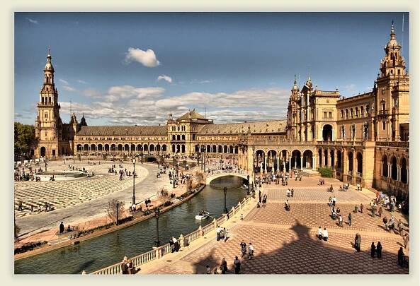 libros-libres-gratis-en-la-plaza-de-espana-en-sevilla