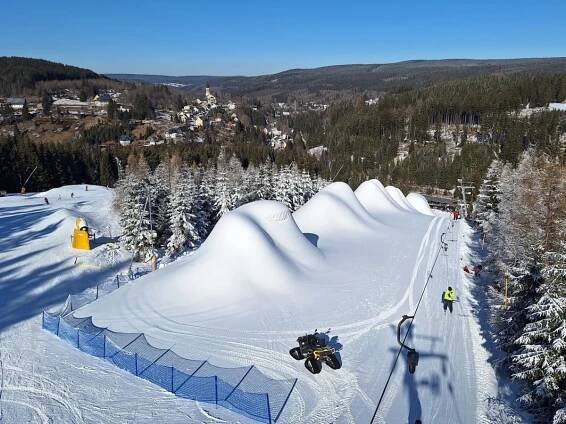 Potůčky i Skiareál Klínovec hlásí rekordní množství sněhu! Na návštěvníky čekají nové atrakce - e-Mostecko.cz