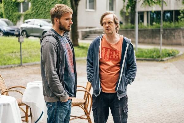 Leo Sjöman, Arttu Kapulainen - Höyhensarja - Ystävyys katkolla - Z filmu