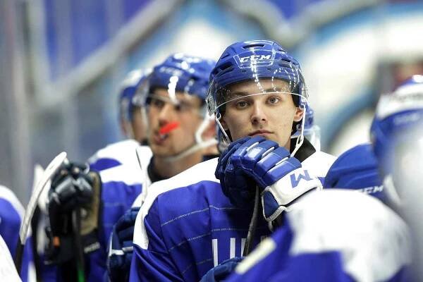 Skvělá atmosféra provázela hokejové derby mezi HC MUNI (v modrém) a VUT Cavaliers Brno (v červeném).