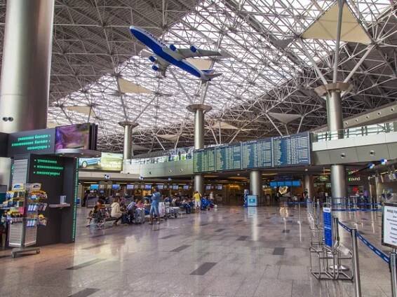 Moskva, Rusko, na 5 července 2014. hala odletů na letišti vnukovo — Stock obrázek