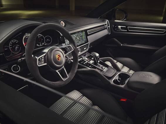 Porsche Cayenne GTS je opakem downsizingu. Vrací se s osmiválcem