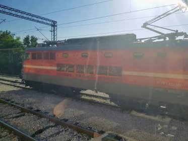Slovinská lokomotiva, která táhla vlak přes území Slovinska, v chorvatské stanici Šapjane. Foto: Jan Sůra / Zdopravy.cz