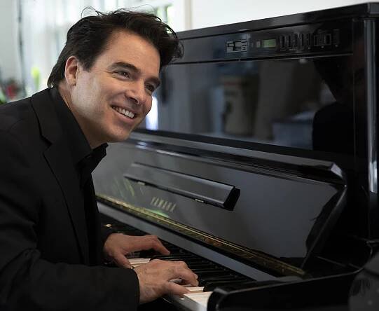 Press Photos — Daniel Kelly / Pianist & Composer