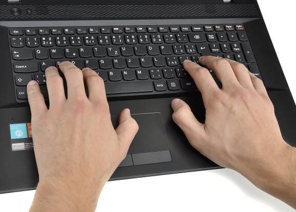 Lenovo IdeaPad G700 Black