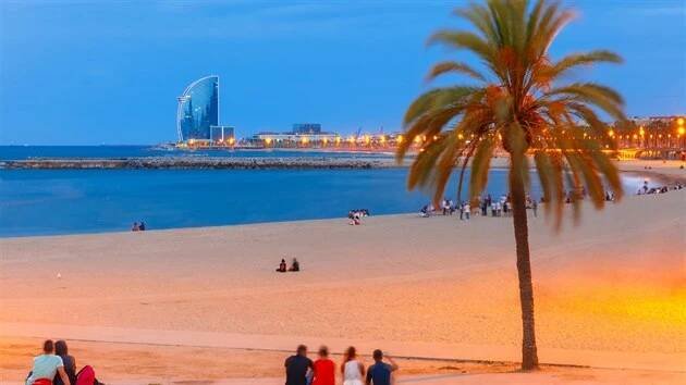 Barcelona je jedna z nejlepších destinací, kam se vyplatí po sezoně zajet.