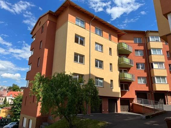 Prodej byt 4+1, cihla, OV, balkon, cihla, ulice Zbrojnická, Karlovy Vary – Nadin Reality