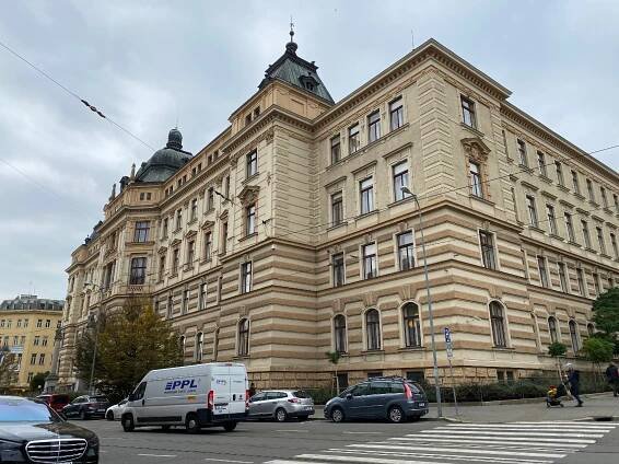 Budova Krajského soudu na Rooseveltově ulici.