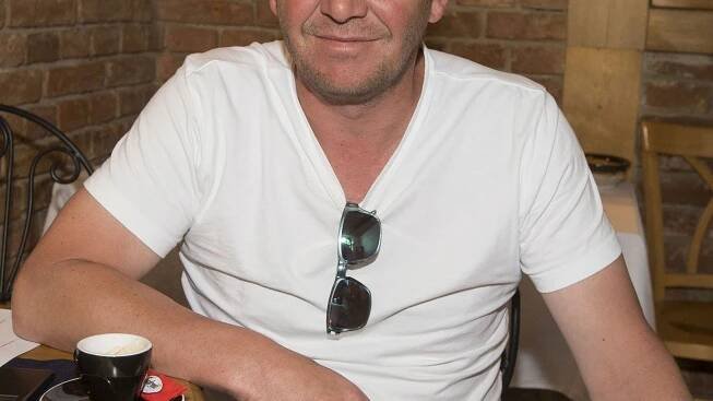 Herec Pavel Nečas (50): Co škrtal v textech Vinařů! - AHA.cz