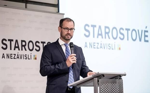 STAN slibuje učitelům navýšení platu, občanům vysokorychlostní železnice