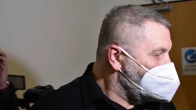 Dobrovolný návrat? Vždyť by vás jinak zatkli, vyčetli kmotrovi Novákovi u soudu