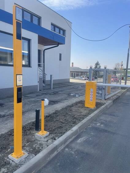 Průmyslová závora ve vjezdu do průmyslového areálu | AS Parking