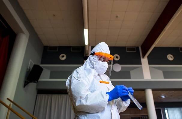 Covid v Česku nabírá na rychlosti. Ve čtvrtek přibylo 11 553 nakažených, o 2500 více než před týdnem