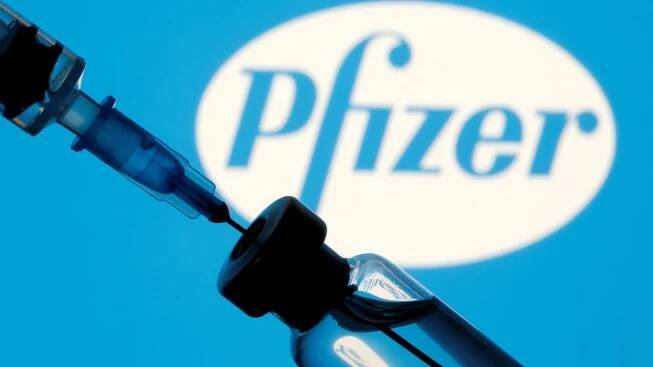 Společnost Pfizer začala testovat vakcínu proti variantě omikron