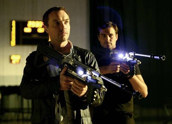 Pravěk útočí - Lockdown - Z filmu - Ciarán McMenamin, Ben Mansfield