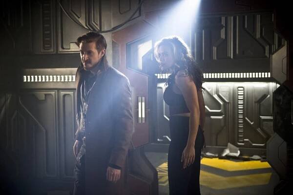 Legendy zítřka - River of Time - Z filmu - Arthur Darvill, Ciara Renée