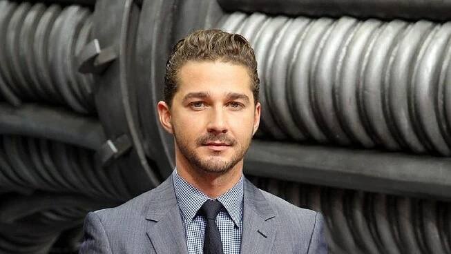 To se dělá? Krasavec Shia LaBeouf se pobil v londýnské hospodě