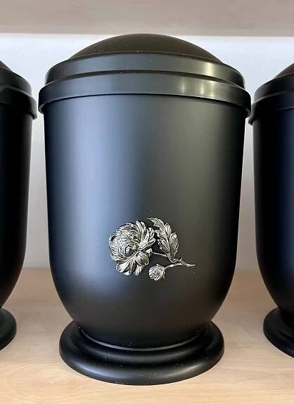 Kamenictví a hrobnictví Gumanová - úcta, pokora, empatie - lampy na hrob, lucerny na hrob, hřbitovní doplňky, hřbitovní