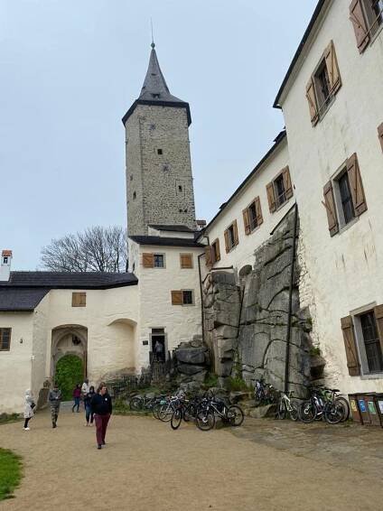 Hrad Roštejn se vrátil do středověku. Byl plný soubojů, alchymie a her
