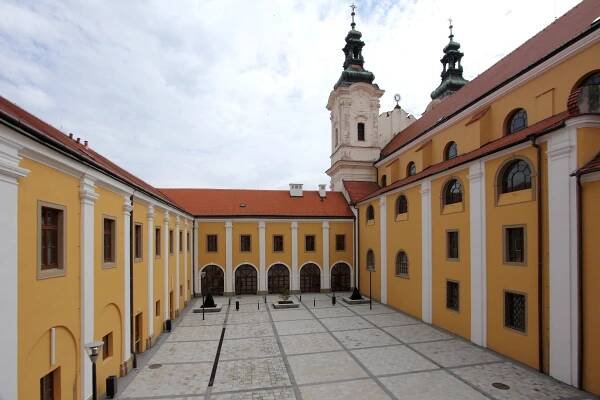 Bývalá jezuitská kolej - Uherské Hradiště - Sakrální architektura - Monumentální - kostely, kláštery - Zlínský kraj - Uherské